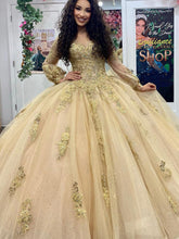 Exquisite Off-Shoulder Ball Gown Long Sleeve Lace Applique Beaded Tulle Quinceanera Dress for Sweet 16 & Formal Evenings